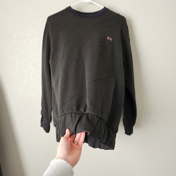 ONE432 crewneck ruffle hem sweatshirt in charcoal size XS - Picture 2 of 5